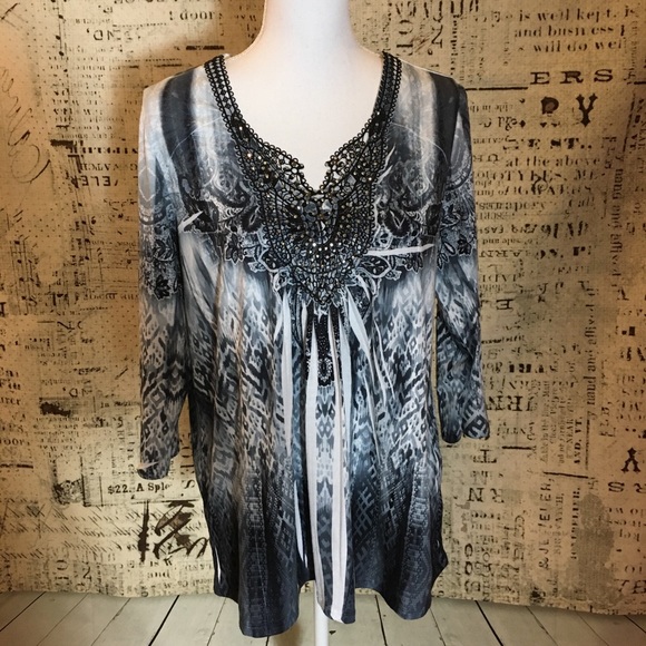 🍒 One World Live Sublimated Blouse Large - Picture 3 of 8